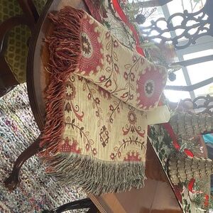 Elegant Fringe Patterned Throw